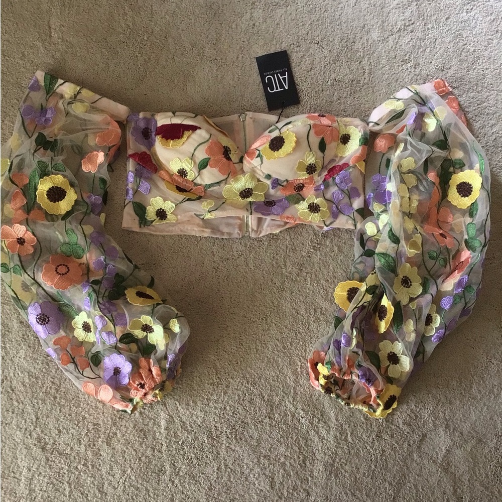 NWT ATC BOTANICAL BEAUTY CROPPED SHEER SLEEVE TOP